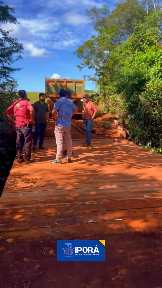Revitalização que leva segurança e dignidade ao campo!  A gestão pública, na pessoa da prefeita Maysa Cunha, realizou a revitalização da ponte na Comunidade Santo Antônio, garantindo melhores condições de acesso e mobilidade para quem vive e trabalha na zona rural.  Cuidar da nossa gente é construir um futuro melhor! Iporá do jeito que o povo quer!  #RevitalizaçãoDePonte #ZonaRuralForte #PrefeituraDeIporá #GestãoQueCuida #IporáDoJeitoQueOPovoQuer