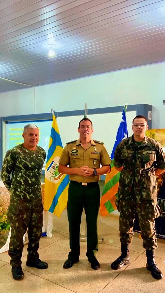 Alistamento Militar 2025  Atenção, jovens iporaenses!  A junta Militar liderada pelo Subtenente Magno, chefe da instrução do Tiro de Guerra de Iporá, traz um importante recado: se você completa 18 anos até 31 de dezembro deste ano, tem até 30 de junho para se alistar!  Procure a Junta de Serviço Militar, localizada na Prefeitura, com um documento de identidade e comprovante de endereço. O alistamento é gratuito e garante seus direitos civis como:  ✅ Assinar carteira de trabalho  ✅ Assumir cargos públicos  ✅ Emitir certificados em escolas ou universidades   Não deixe para a última hora. Garanta seu futuro e venha fazer parte dessa história! 🇧🇷  #AlistamentoMilitar #TiroDeGuerra #Iporá #DeverCívico #PrefeituraDeIporá #JovensIporaenses