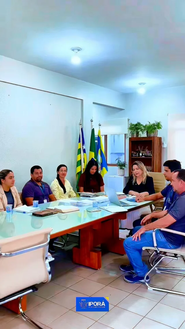 🌿🚰 Trabalhando pelo futuro hídrico de Iporá!  Nesta tarde, estivemos reunidos com a Secretaria do Meio Ambiente e a Saneago, estudando soluções para o problema hídrico do nosso município.   Diversos estudos estão em andamento, e estamos analisando as melhores alternativas para garantir que não falte água de qualidade para nossa população. Seguimos firmes, prestando contas e buscando ações eficazes!   💧 Com trabalho e dedicação, Iporá avança!   #GestãoResponsável #ÁguaParaTodos