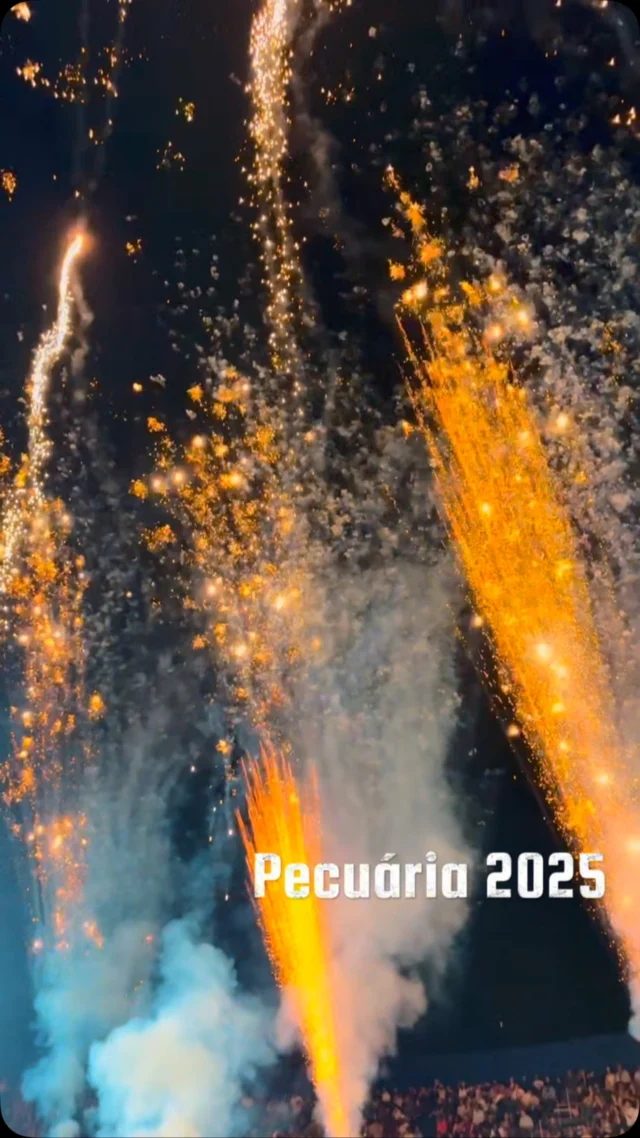 Uma noite inesquecível na nossa Pecuária de Iporá!  Ontem foi dia de viver a tradição, a emoção e a alegria que só a nossa cidade sabe oferecer! Teve show, queima de fogos, rodeio, diversão e muito orgulho da nossa terra.  🤠 Cada detalhe foi pensado com carinho para celebrar o que temos de melhor: nossa gente!  Gratidão a todos que participaram, organizaram e fizeram parte desse momento lindo. Que venham mais dias assim!  #PrefeituraDeIporá #Pecuária2025 #TradiçãoQueNosUne #IporáDoJeitoQueAGenteAma