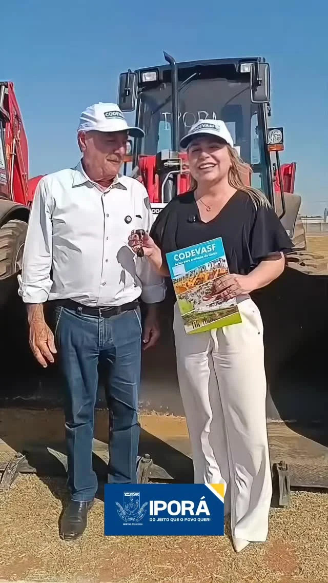Nossa cidade dá mais um passo importante rumo ao desenvolvimento e à melhoria da qualidade dos serviços oferecidos à população! 🚜💙  Recebemos uma retroescavadeira, através do deputado federal Zacarias Calil, um equipamento essencial que vai trazer mais agilidade, eficiência e precisão para a execução de obras, manutenção de vias, limpeza urbana e melhorias em diversos pontos da cidade.   Com esse reforço, nossa equipe poderá atender às demandas com mais rapidez, garantindo serviços de qualidade e beneficiando diretamente todos os cidadãos.   Juntos, seguimos trabalhando para transformar a nossa cidade em um lugar melhor para viver! 🙌✨  #TrabalhoQueTransforma #Iporá #MaisConquistas #Infraestrutura #ServiçosComQualidade”