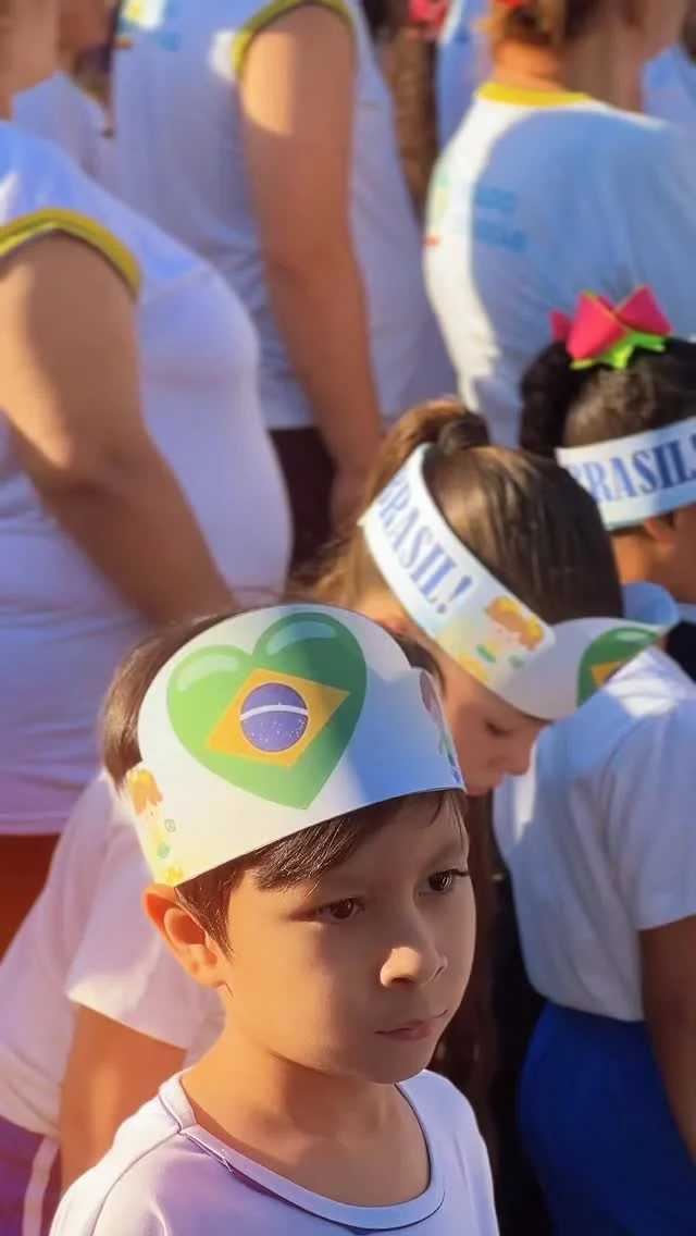🇧🇷✨ Nesta terça-feira, 02 de setembro, demos continuidade às comemorações da Semana da Pátria em nossa cidade, um momento de união, civismo e valorização dos nossos símbolos nacionais.  Foi um dia marcado pela participação especial das escolas municipais Vereador Antônio Laurindo e Valdivino Silva Ferreira, das escolas estaduais Colégio Estadual de Iporá/Ensino Especial e CEPI de Aplicação, além da escola privada Colégio Exato. Cada instituição contribuiu de forma significativa para fortalecer o espírito de patriotismo e cidadania entre nossos estudantes.  A Semana da Pátria é um período importante para relembrarmos a história do nosso país, reafirmarmos o compromisso com a democracia e incentivarmos nossas crianças e jovens a serem protagonistas de um futuro melhor.  Seguimos juntos, celebrando, aprendendo e valorizando a educação como alicerce de uma sociedade mais justa e consciente. 💛💚  #SemanaDaPátria #OrgulhoDeSerBrasileiro #Educação #Civismo #Iporá