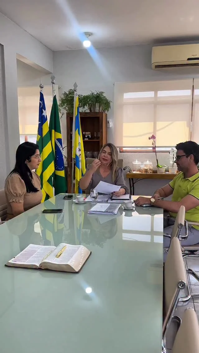 ✅ A prefeita Maysa Cunha acaba de assinar o Decreto nº 731, nesta quinta-feira, 02 de outubro de 2025.  O documento dispõe sobre a nomeação da comissão responsável pelos preparativos do Concurso Público do nosso município de Iporá.  📢 Em breve traremos mais informações. Fiquem atentos ao site oficial da Prefeitura e às nossas redes sociais para acompanhar todas as novidades!  #PrefeituraDeIporá #ConcursoPúblico #GestãoMaysaCunha #Iporá