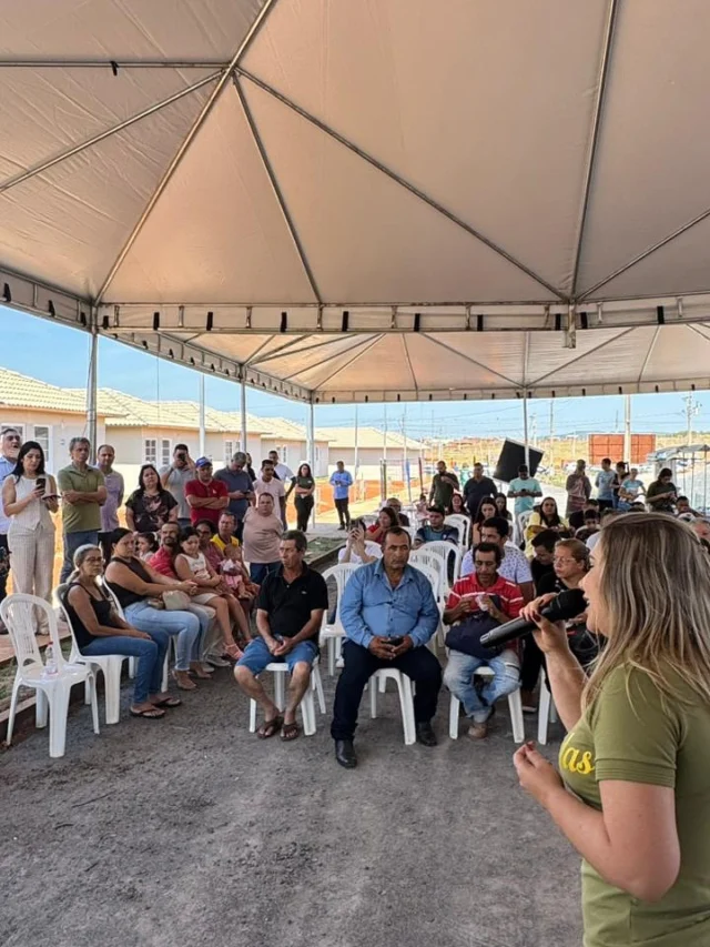 Mais uma importante conquista para Iporá! A prefeita Maysa Cunha participou da cerimônia de entrega de 73 unidades habitacionais do Residencial Viver Iporá, por meio do Programa Minha Casa, Minha Vida. A ação representa mais um passo na promoção da moradia digna e no fortalecimento das políticas públicas de habitação no município. 💛  #Iporá #MinhaCasaMinhaVida #Habitação #TrabalhoQueTransforma #GovernoDeIporá