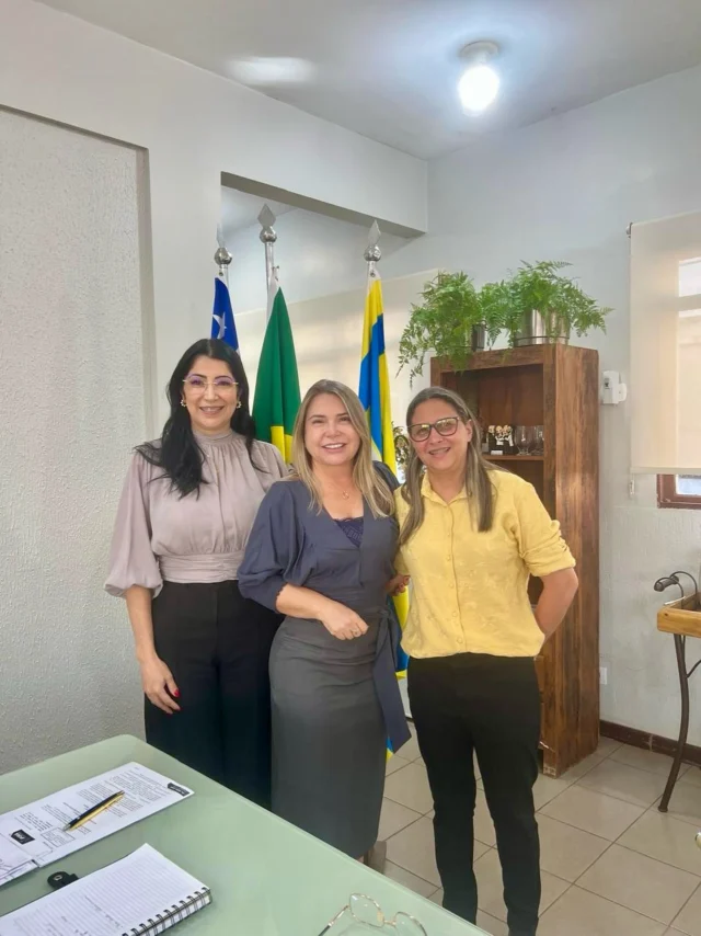 A Prefeita Maysa Peres Cunha Peixoto, a Presidente do IPASI, Valquíria Bastos Silva, e a Procuradora do município, Lutiane Ferreira, reuniram-se para tratar de demandas estratégicas entre a gestão municipal e o Instituto de Previdência, reafirmando o compromisso com a transparência, o diálogo e a sustentabilidade do regime previdenciário de Iporá.