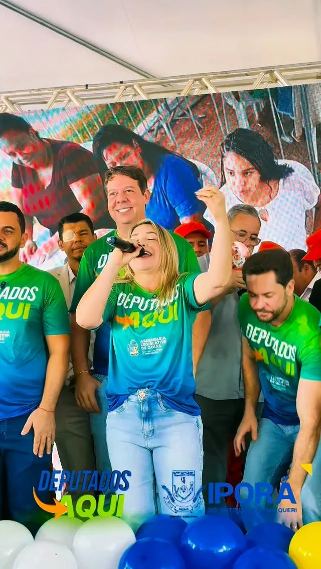 Neste sábado, dia 15/11/2025 Iporá viveu um dia histórico de cidadania e solidariedade! Na 27ª edição do programa Deputados Aqui, em parceria com a Assembleia Legislativa de Goiás, nossa cidade recebeu uma força-tarefa de serviços que transformam vidas.   Foram oferecidos atendimentos médicos, consultas odontológicas, exames oftalmológicos (com entrega de óculos), ultrassonografias, mamografias, auriculoterapia e outras especialidades. Também tivemos emissão de documentos, regularização fundiária com entrega de escrituras, ações para o bem-estar animal com castração gratuita e muita diversão para as famílias com recreação, cultura e música. ￼  Esse é o compromisso da Prefeitura de Iporá junto aos deputados: garantir que políticas públicas cheguem até você, com serviços essenciais e dignidade para todos. A prefeita Maysa Cunha, ao lado de vereadores e parlamentares, reforça que o desenvolvimento de Iporá se faz com união, trabalho e responsabilidade.  Agradecemos profundamente a todos os deputados que se empenharam para que esse mutirão se tornasse realidade. Juntos, estamos construindo um futuro mais justo, saudável e cidadão para cada morador.   #Iporá #PrefeituraDeIporá #DeputadosAqui #Cidadania #SaúdeParaTodos #ServiçoPúblico #Goiás #União #Compromisso #Desenvolvimento #População #AçãoSocial #RegularizaçãoFundiária #BemEstar #Oftalmologia #Odontologia #Documentação #Mutirão