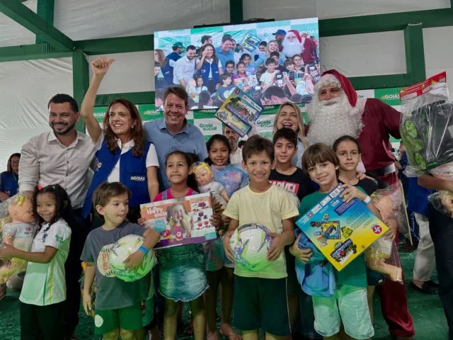 A entrega de brinquedos realizada em Iporá integrou as ações do @goiassocial , promovendo momentos de alegria e fortalecendo as iniciativas voltadas à atenção à infância no município.  A ação faz parte do trabalho desenvolvido em parceria entre a Gestão Municipal e o Governo de Goiás, ampliando o acesso a políticas públicas e contribuindo para o bem-estar das famílias iporaenses.  Seguimos empenhados em apoiar ações que geram impacto positivo na comunidade e fortalecem o desenvolvimento social em Iporá.  #GoiásSocial #GestãoMunicipal #EntregaDeBrinquedos #Infância #AçãoSocial