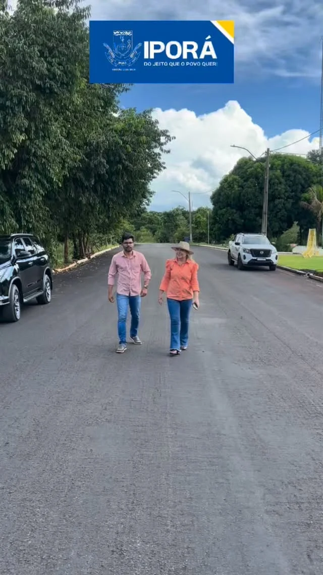 Hoje é um dia de grande satisfação para todos nós de Iporá! Estamos celebrando mais uma importante conquista para a nossa cidade, que recebeu um recapeamento de alta qualidade como presente para Iporá. Agradecemos ao governador Ronaldo Caiado, ao vice-governador Daniel Vilela, à Goinfra, ao deputado estadual Bruno Peixoto e ao senhor Pedro Sales, que foram fundamentais para que essa melhoria chegasse até aqui.  A prefeita destaca a excelência do material utilizado e o cuidado empregado em cada etapa do serviço, garantindo mais segurança, conforto e durabilidade para nossa população. As obras contemplaram não apenas o Lago Pôr do Sol — um dos nossos cartões-postais — mas também diversas outras regiões da cidade, reforçando o compromisso com o desenvolvimento e o bem-estar de todos os iporaenses.  Seguimos firmes na missão de transformar nossa cidade com responsabilidade, trabalho e parceria.  Iporá avançando a cada dia.  #Iporá #Goiás #PrefeituraDeIporá TrabalhoQueAvança Goinfra RonaldoCaiado DanielVilela BrunoPeixoto PedroSales Infraestrutura Recapeamento CidadeQueAvança GestãoMunicipal”