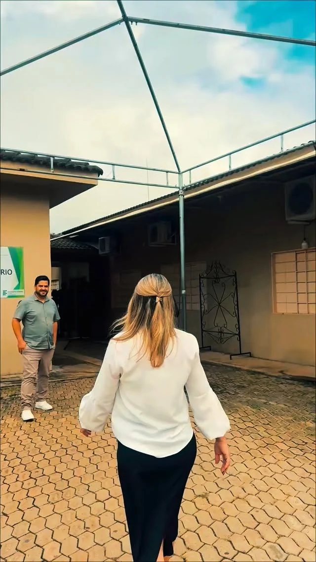 Educação em movimento  A Prefeitura, por meio da Secretaria Municipal de Educação, Cultura, Desporto e Lazer, realizou a solenidade de Posse dos Gestores e Vice-Gestores Eleitos, além dos Coordenadores Gerais dos Núcleos Infantis, marcando o início das atividades administrativas do ano.  O momento reforça o compromisso institucional com a organização da rede municipal de ensino, a valorização dos profissionais da educação e o fortalecimento das políticas públicas voltadas às crianças do município.  #PrefeituraDeIporá #EducaçãoMunicipal #GestãoPública #EducaçãoQueAvança #NúcleosInfantis